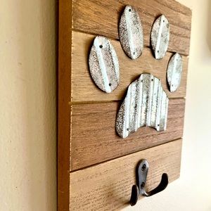 Paw Print Decor